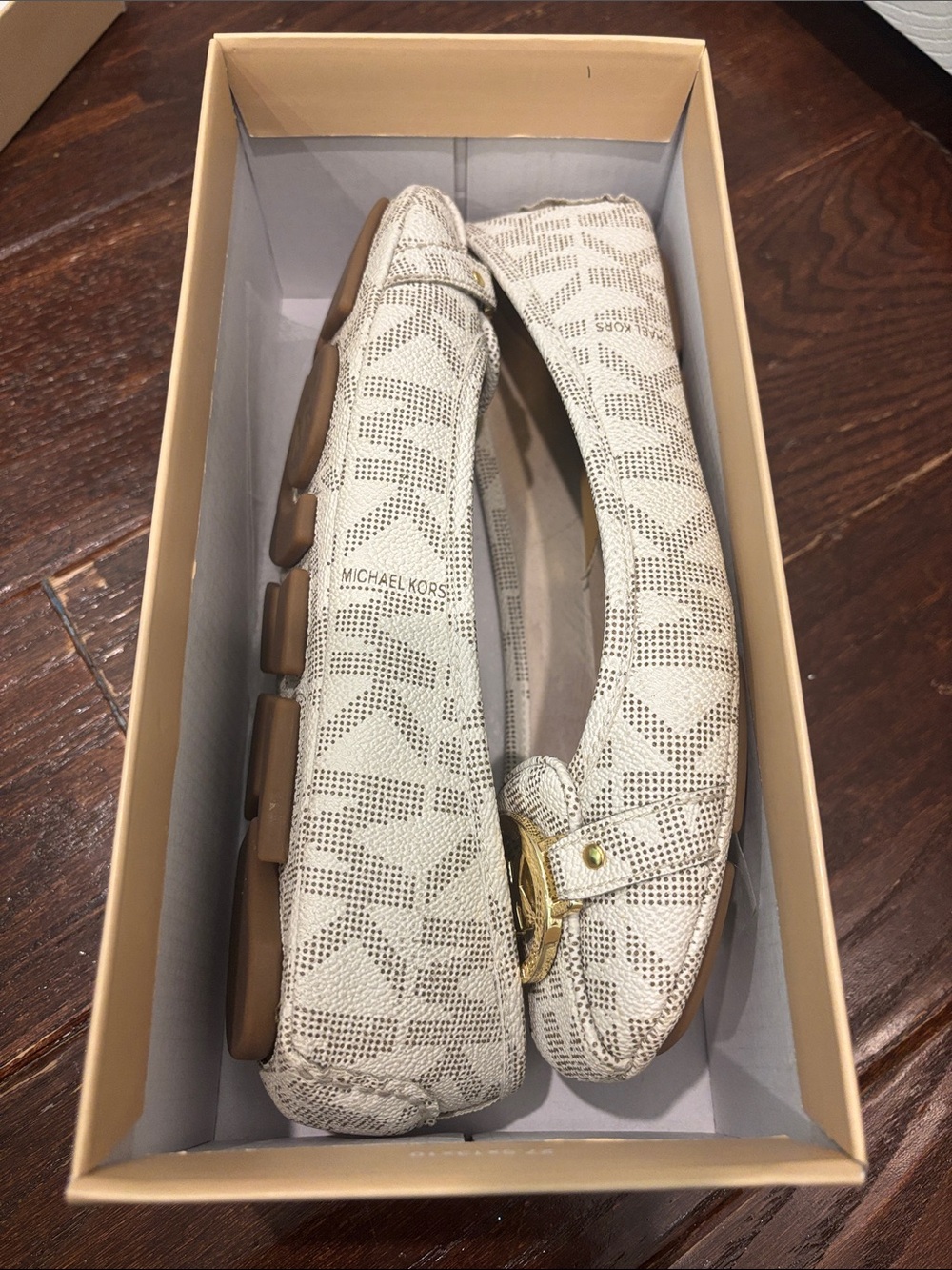 Michael Kors Vanilla MK Logo Fulton Ballet Flats 7 1/2 EUC - Picture 7 of 7